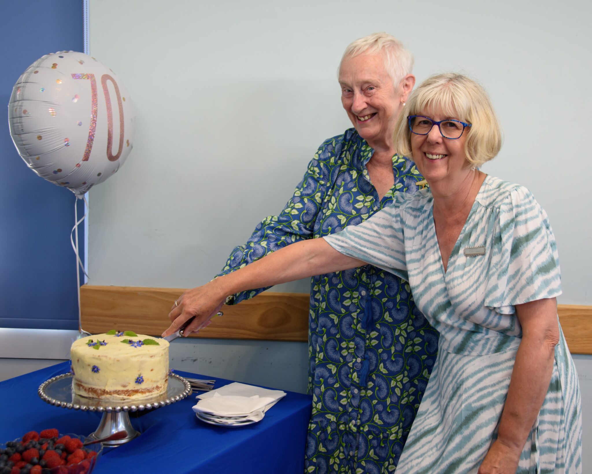 Platinum celebration - Philippa Louden and Eileen cutting the cake June 2023